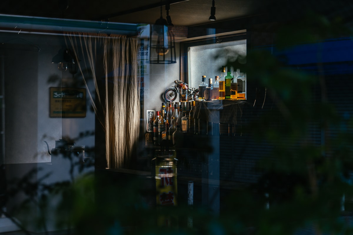 El Born at night — El Paradiso speakeasy